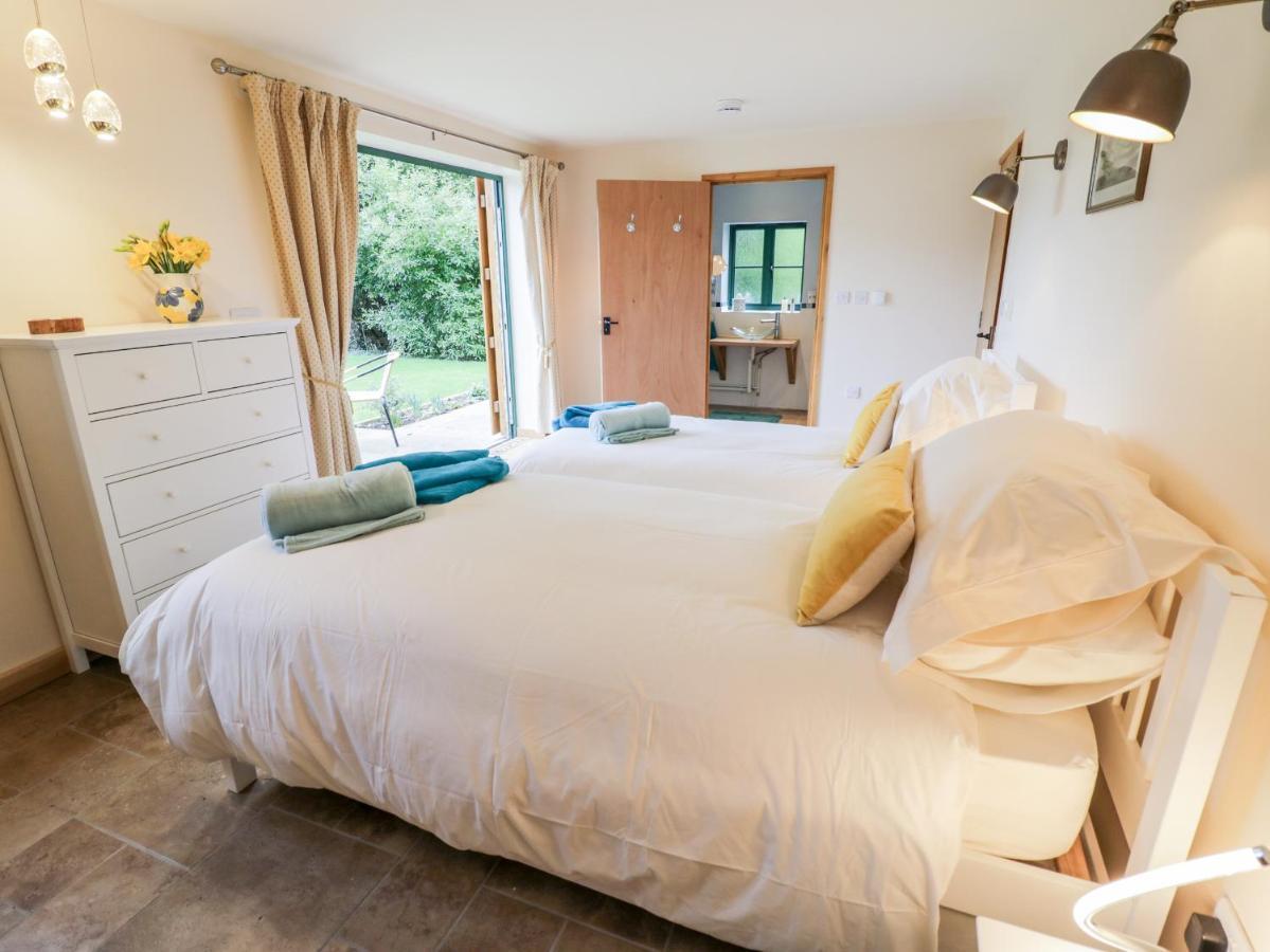 Villa Five Mile House Barn Cirencester Exterior foto